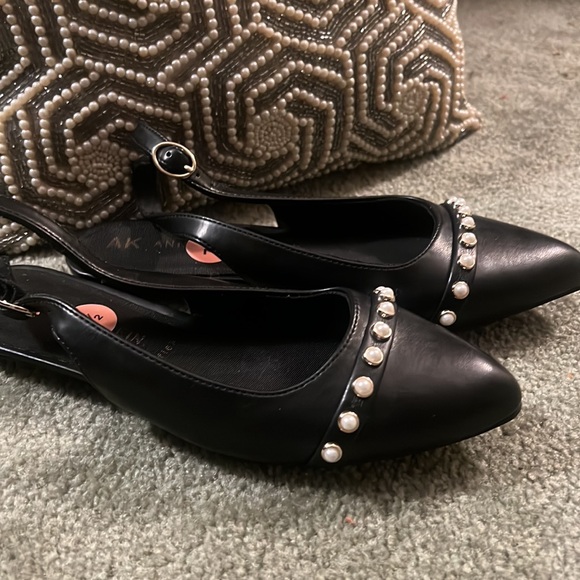 Like new Anne Klein flats with pearl design - Picture 2 of 4